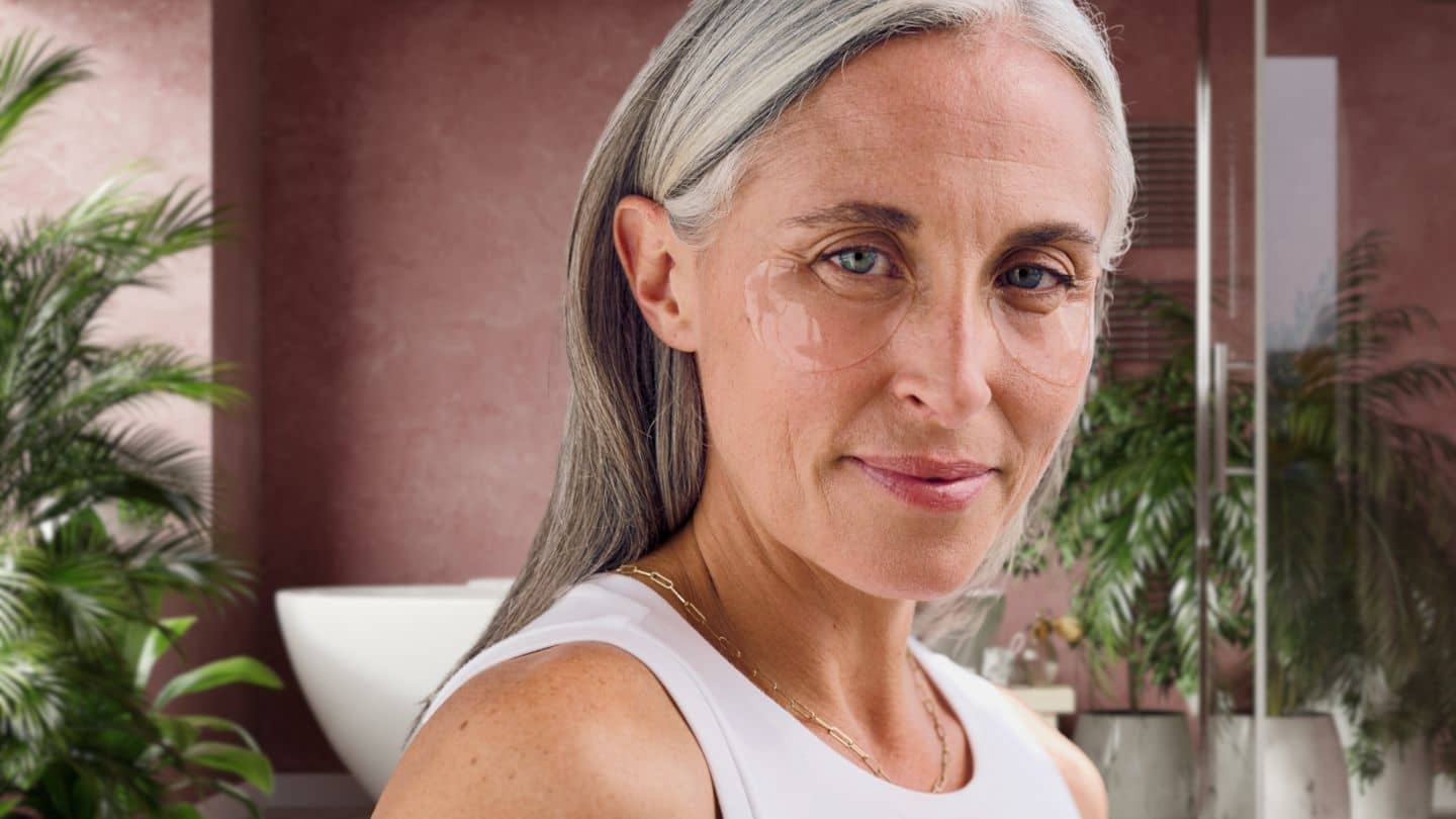 woman wearing rose eye masks to renew skin under-eyes