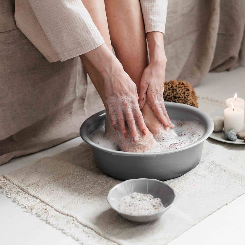 soak-foot-feet-healthy-poshpeel-exfoliate-summer.jpg